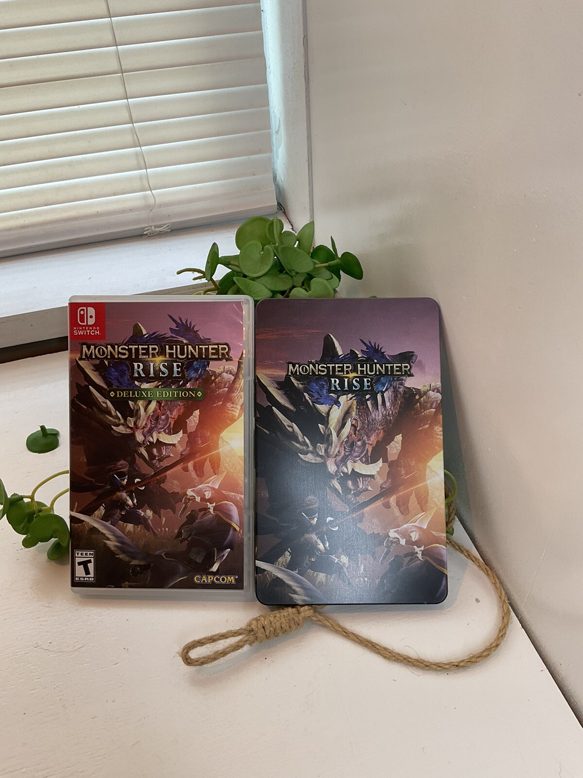 Official CAPCOM Monster Hunter Rise for Nintendo Switch And SteelBook Case