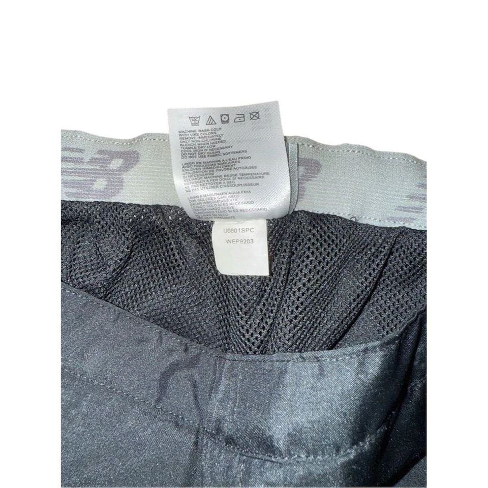Pantalones cortavientos New Balance negros para mujer M informales pierna recta atletismo Foto 4 de 4