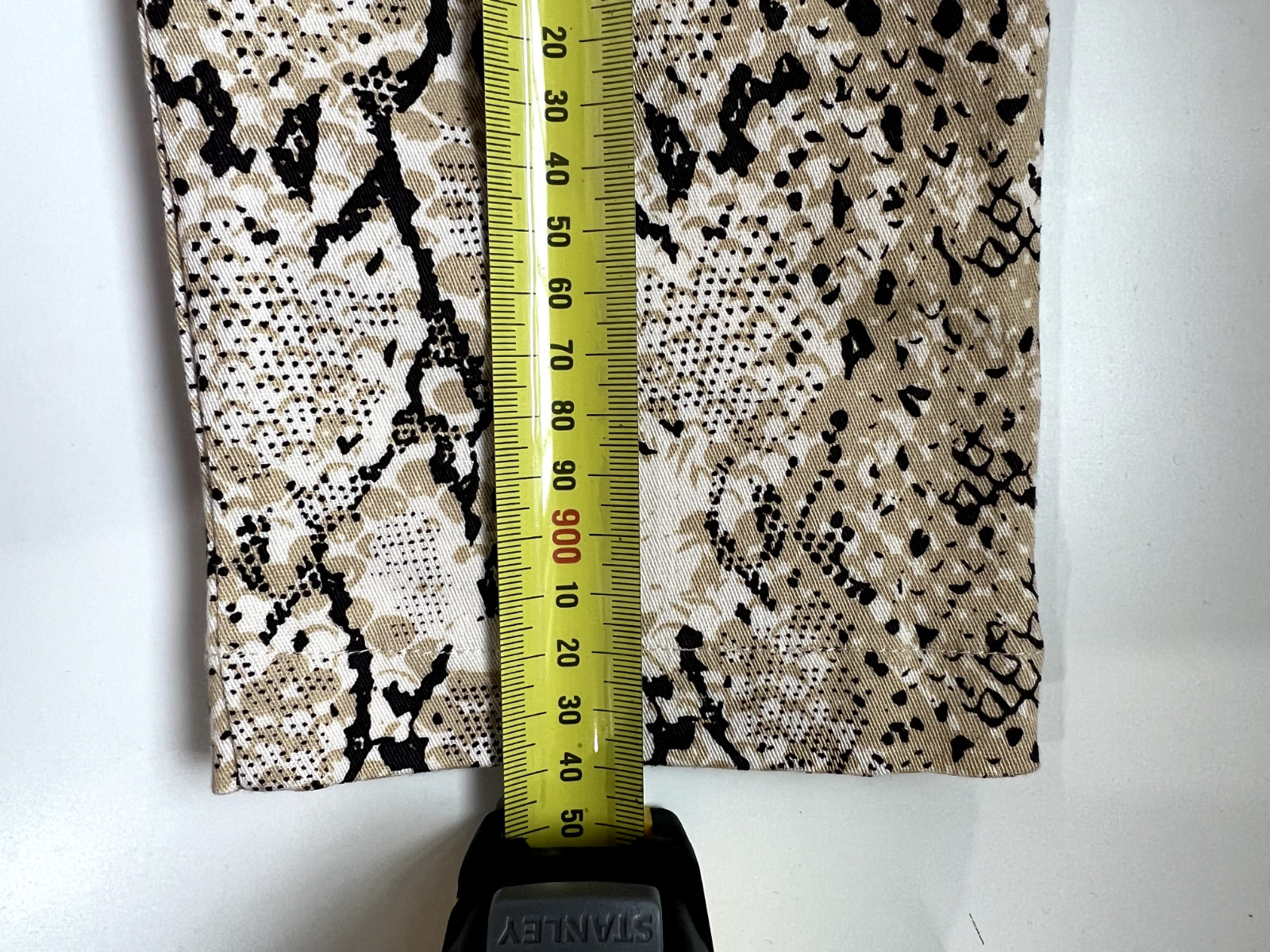 Spell Women's Snakeskin Python Print Pants Size 10 - image 10