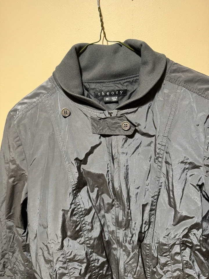 Chaqueta corta Theory para mujer con cremallera completa bolsillos gris talla M pequeña informal ligera Foto 3 de 4