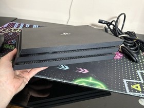 Sony PlayStation 4 Pro 1TB With Controller CUH-7115B + GTA V