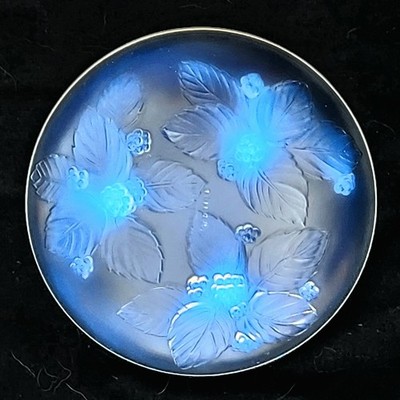 Sabino Paris France Opalescent Crystal Art Glass 5.75'' Berry Leaf Dish Bowl 
