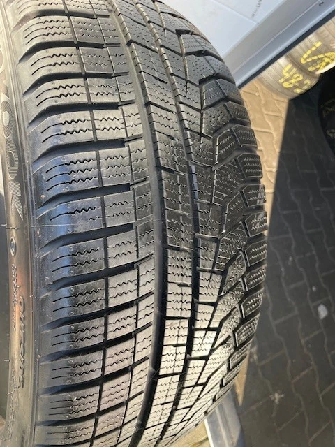 Hankook Winter i*cept evo2 (W320) 225/40 R18 92V XL M+S - Bild 3 von 4