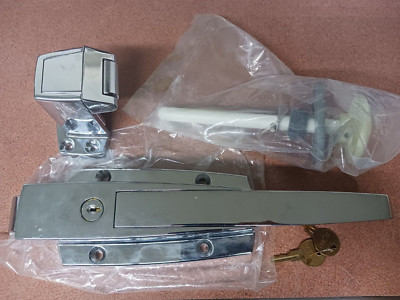 (CHG) W38 SERIES LATCH KIT, CYLINDER-LOCKING, FLUSH TO 3/8'' OFFSET