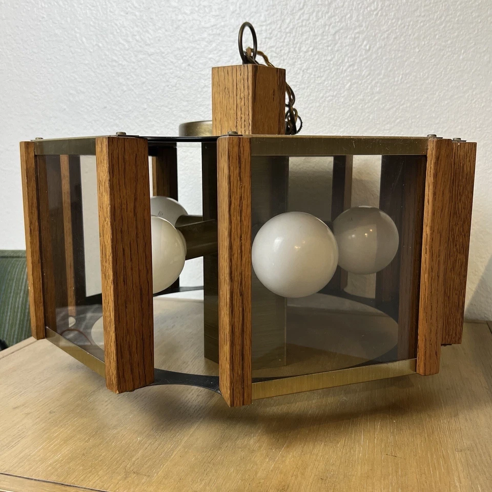 Lámpara de techo moderna Fredrick Ramond de mediados de siglo de latón y madera y vidrio Foto 4 de 4