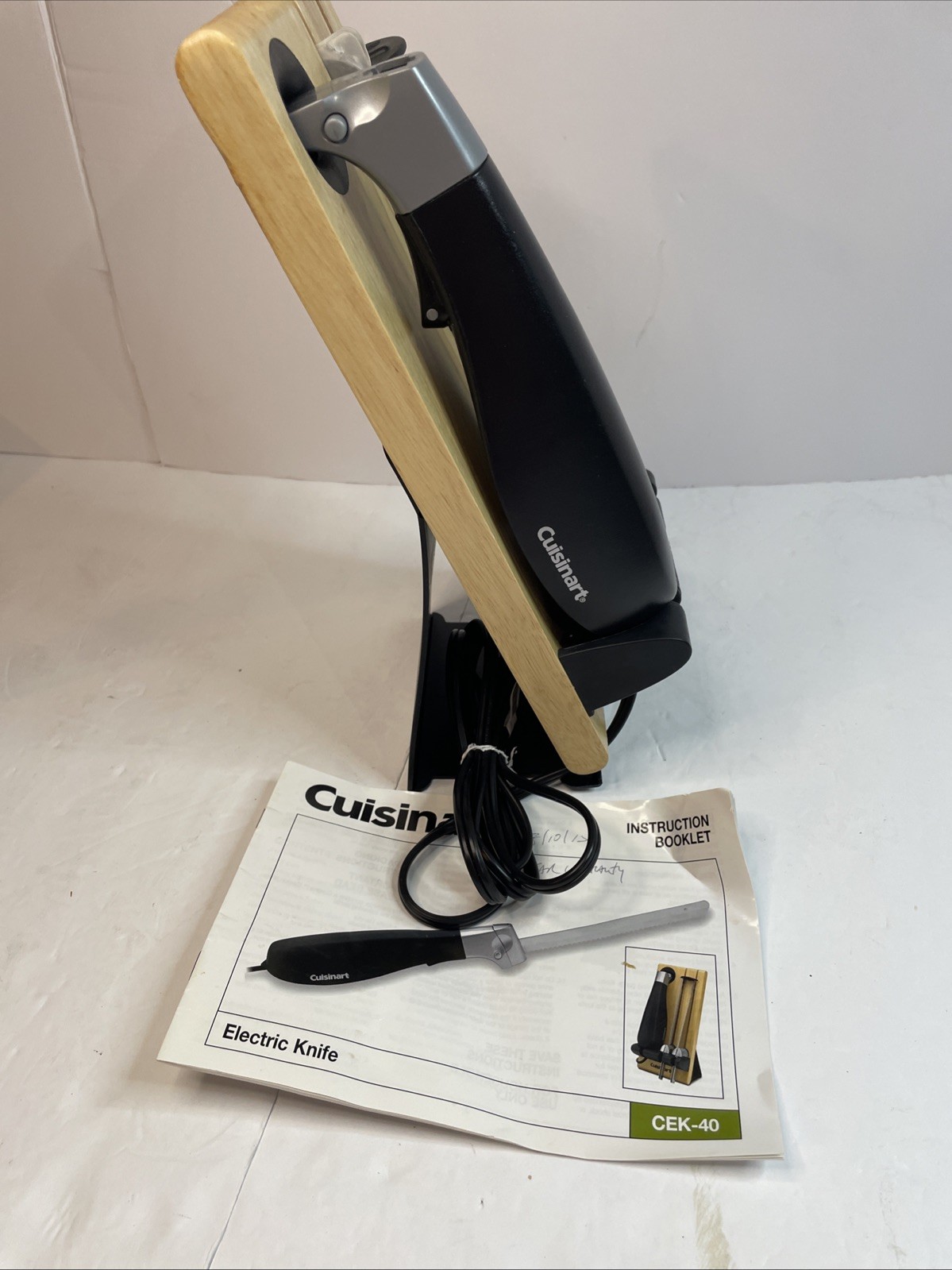 Cuisinart CEK-40 Electric Knife With 2 Blades And Butcherblock Holder Kitchen