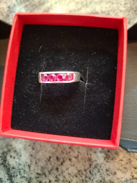 Ring Silber mit Rubinen