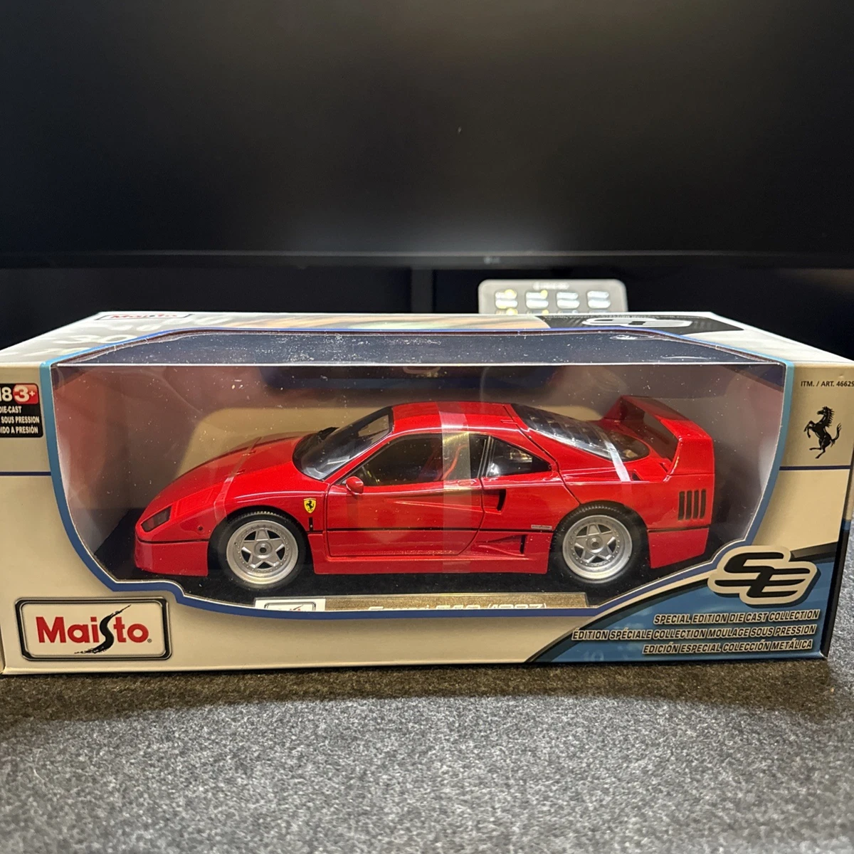 Maisto 1:18 Special Edition 1987 Ferrari F40 Red Diecast Model Car w/ Stand
