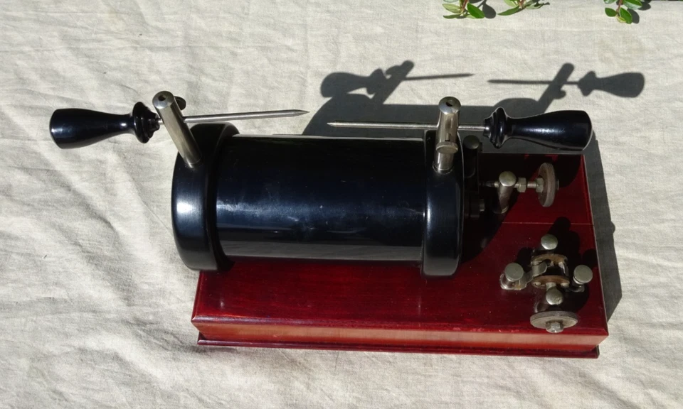 Alter Funkeninduktor 6 V - Bild 2 von 4