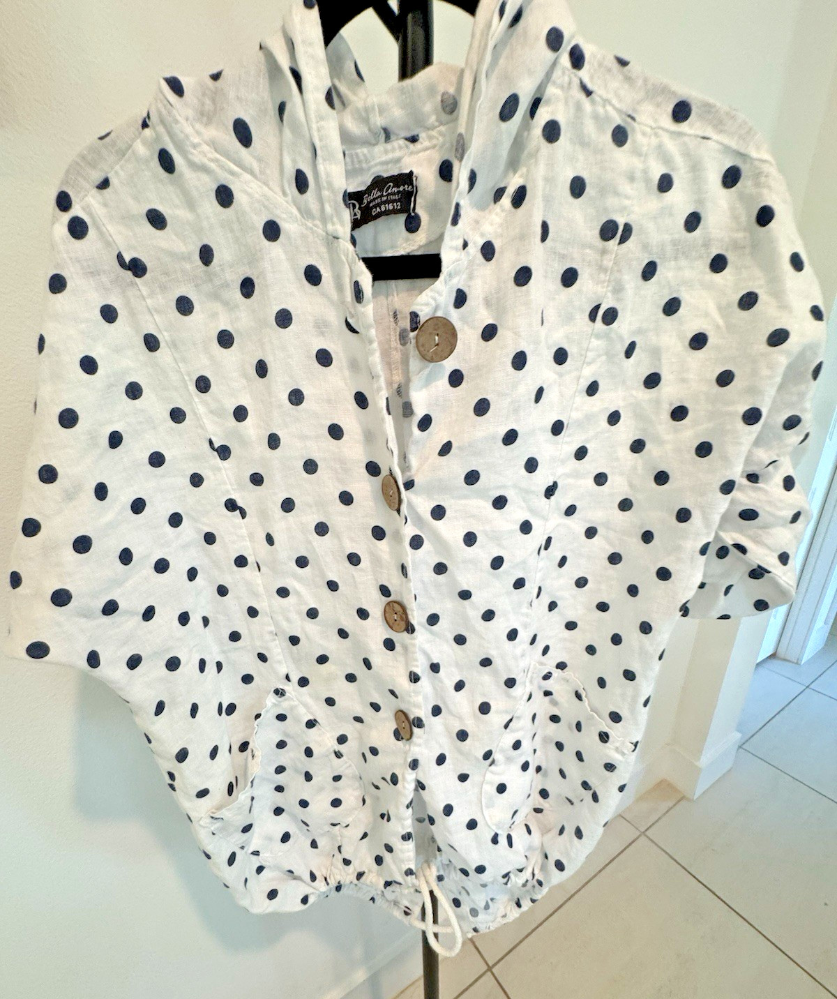 Top BELLA AMORE Italia Lunares Con Capucha Botón Frontal Mezcla Lino Hecho en Italia