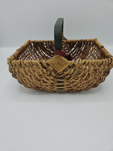 Vintage Wicker Buttocks Basket Egg Basket Metal Handle Easter Flower Girl - Picture 2 of 12