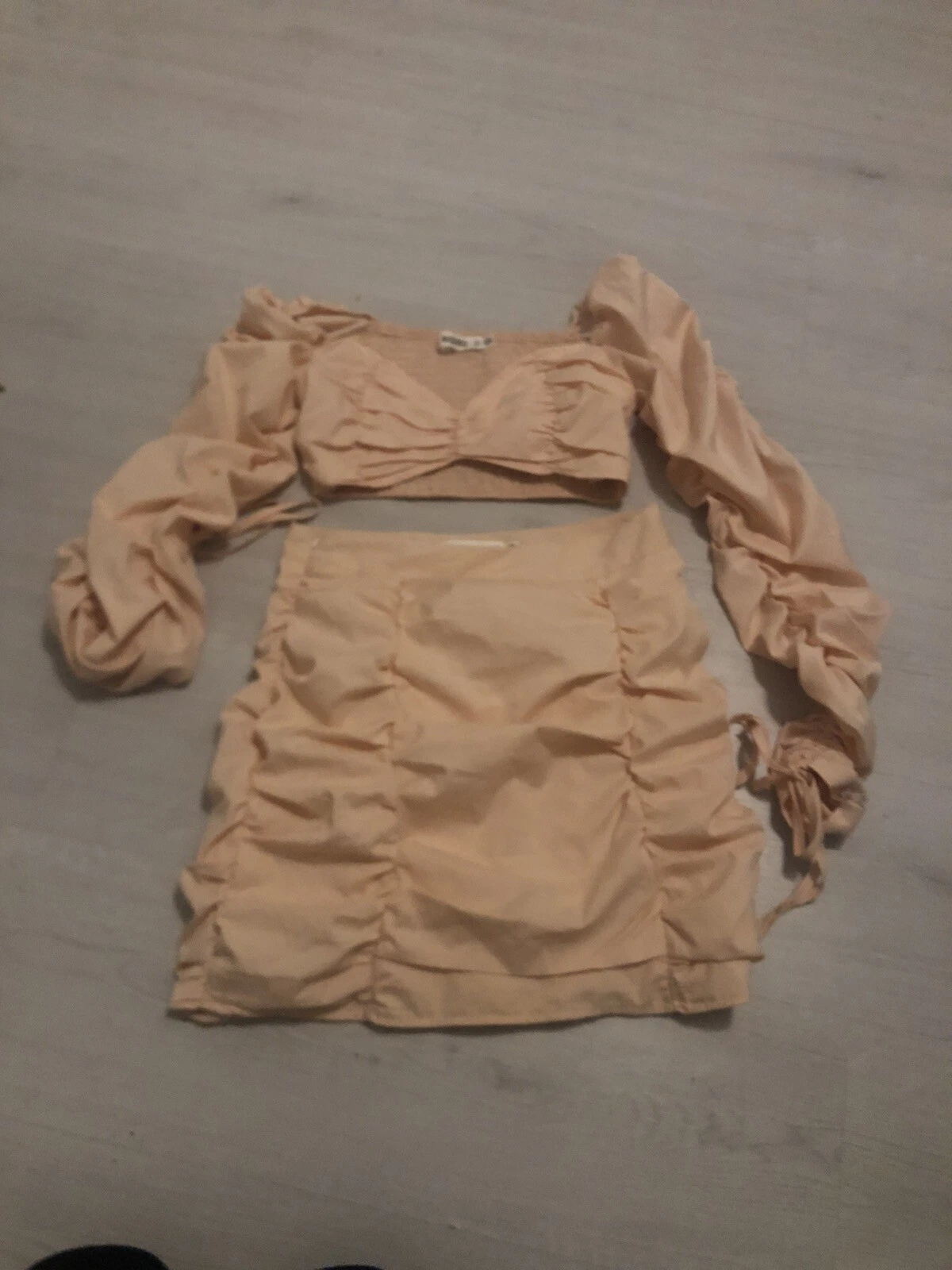 MISSGUIDED Bellissimo set top e gonna da fuorviato