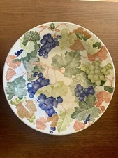 Quadrifoglio Ceramic La Primula 10" Round Serving Bowl , Grapes & Leaves EUC