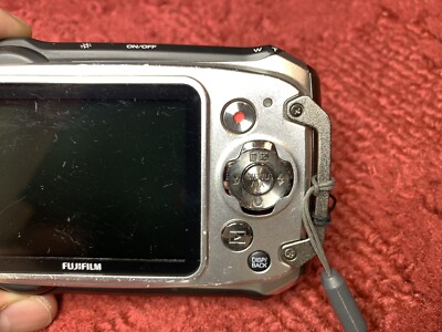 Fujifilm FinePix XP100 Waterproof Digital Camera Silver Tested NO