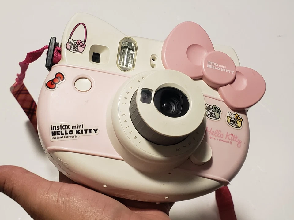 Fujifilm Hello Kitty Cheki Pink Instax Instant Camera RARE* Powers On For PARTS - Image 3 of 4