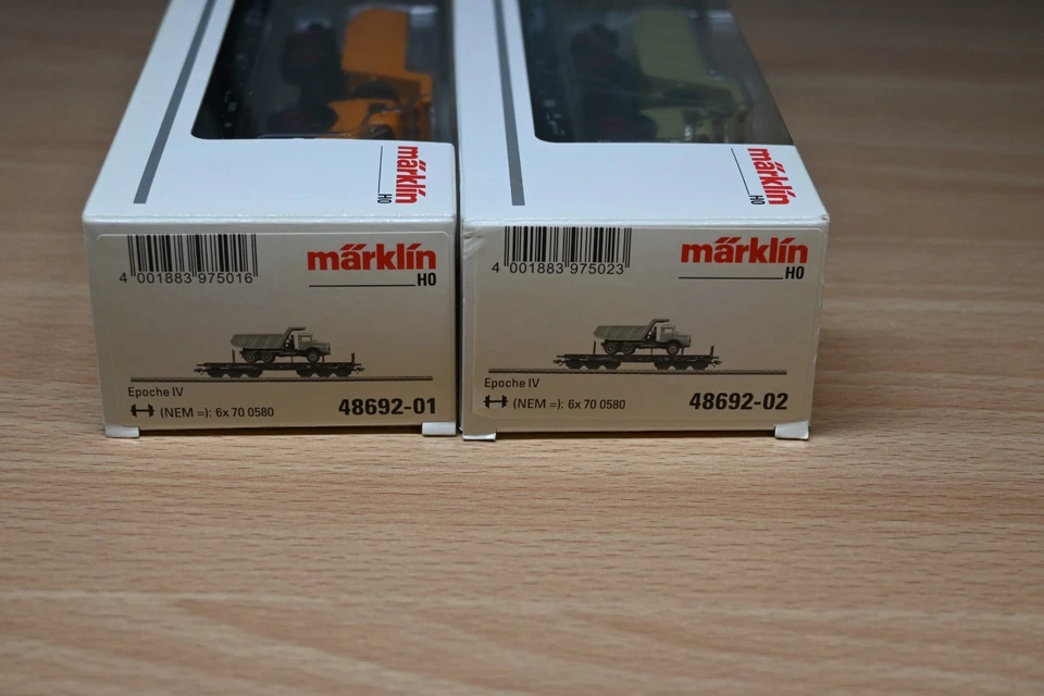 Marklin 48692 HO Scale 2 Heavy Duty Flat Cars with Dump Trucks - Image 3 of 4