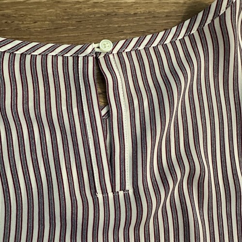 Blusa Loft Manga Larga Fina Rayas Verticales, Ligera, Fluida, Botón Trasero, S - Imagen 4 de 11