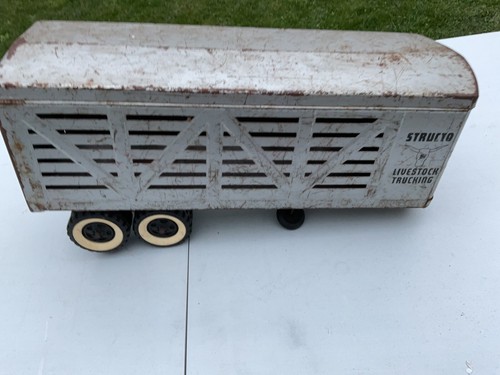 RARE VINTAGE STRUCTO SEMI-TRAILER , PREESED STEEL LIVESTOCK TRAILER 16” LENGTH - Picture 3 of 5
