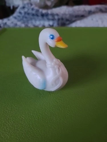 🌟🌟Vintage 2003 Barbie Swan Lake Enchanted Playset Swan Replacement Figure🌟🌟