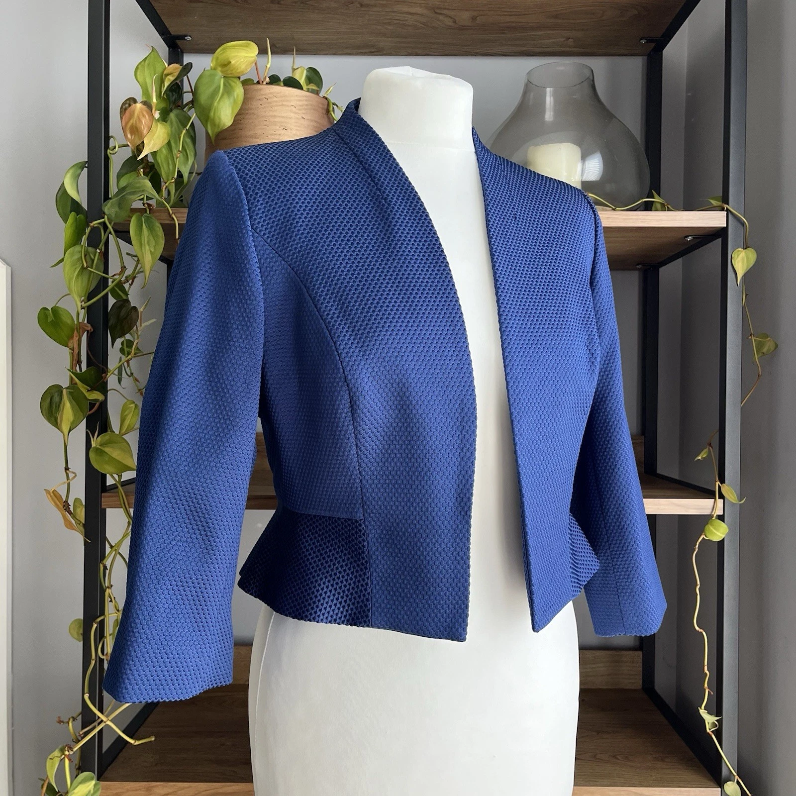 Phase Eight Yani Jacket 12 Delphinium Blue Cropped Bolero Occasion Peplum Hem
Opens in a new window