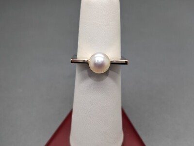 Ring mit natürlichen Akoya-Perlen 7 mm - postmoderner quadratischer Stil 14 Karat Gold