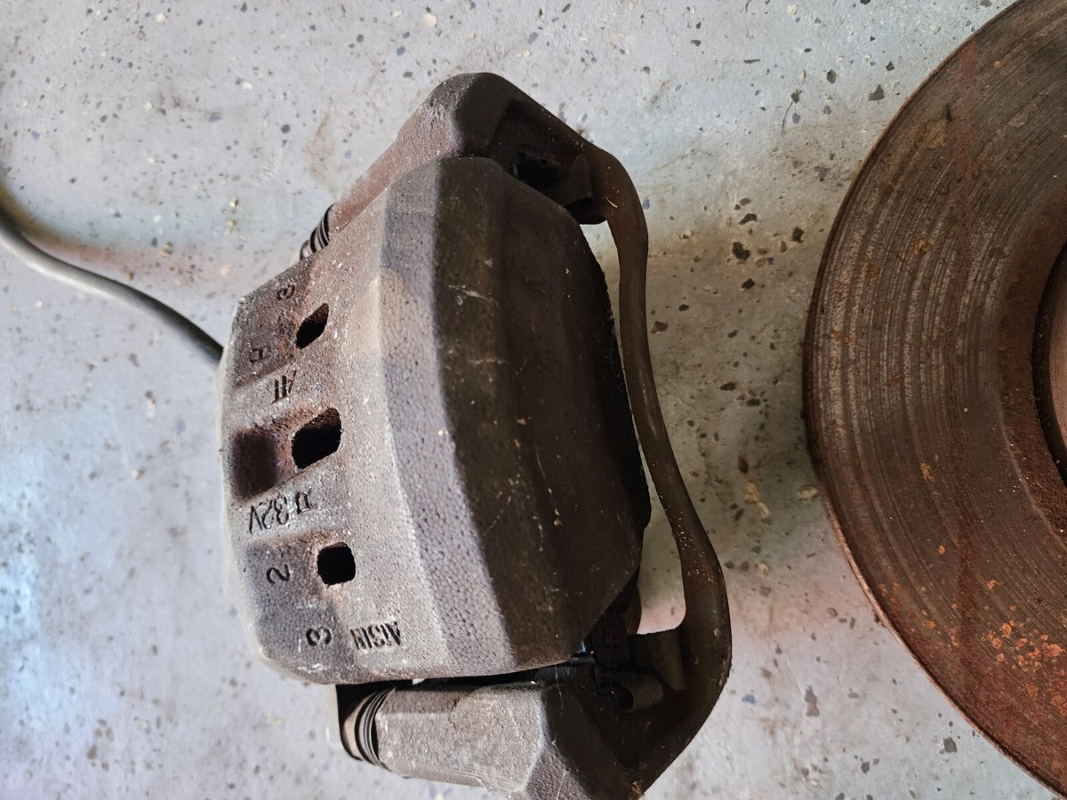 Toyota Chaser JZX90 Left And Right Front Brake Caliper And