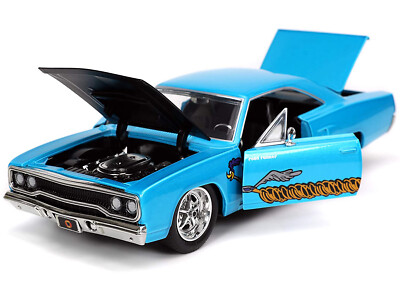 1970 PLYMOUTH 440-6BBL ROADRUNNER & COYOTE FIGURINE LOONEY TUNES 1 1970 PLYMOUTH 440-6BBL ROADRUNNER & COYOTE FIGURINE LOONEY TUNES 1