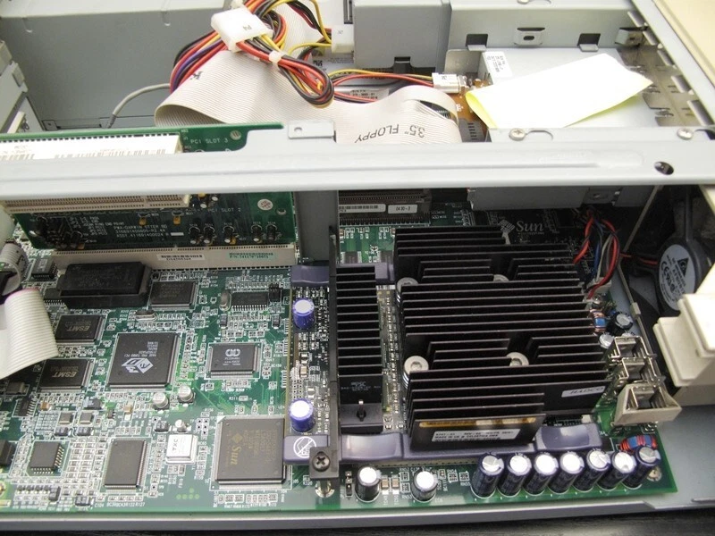 Sun Microsystem Sun Ultra 5 400 MHz 256MB RAM 9GB EIDE, Solaris 8 preloaded - Photo 3/4