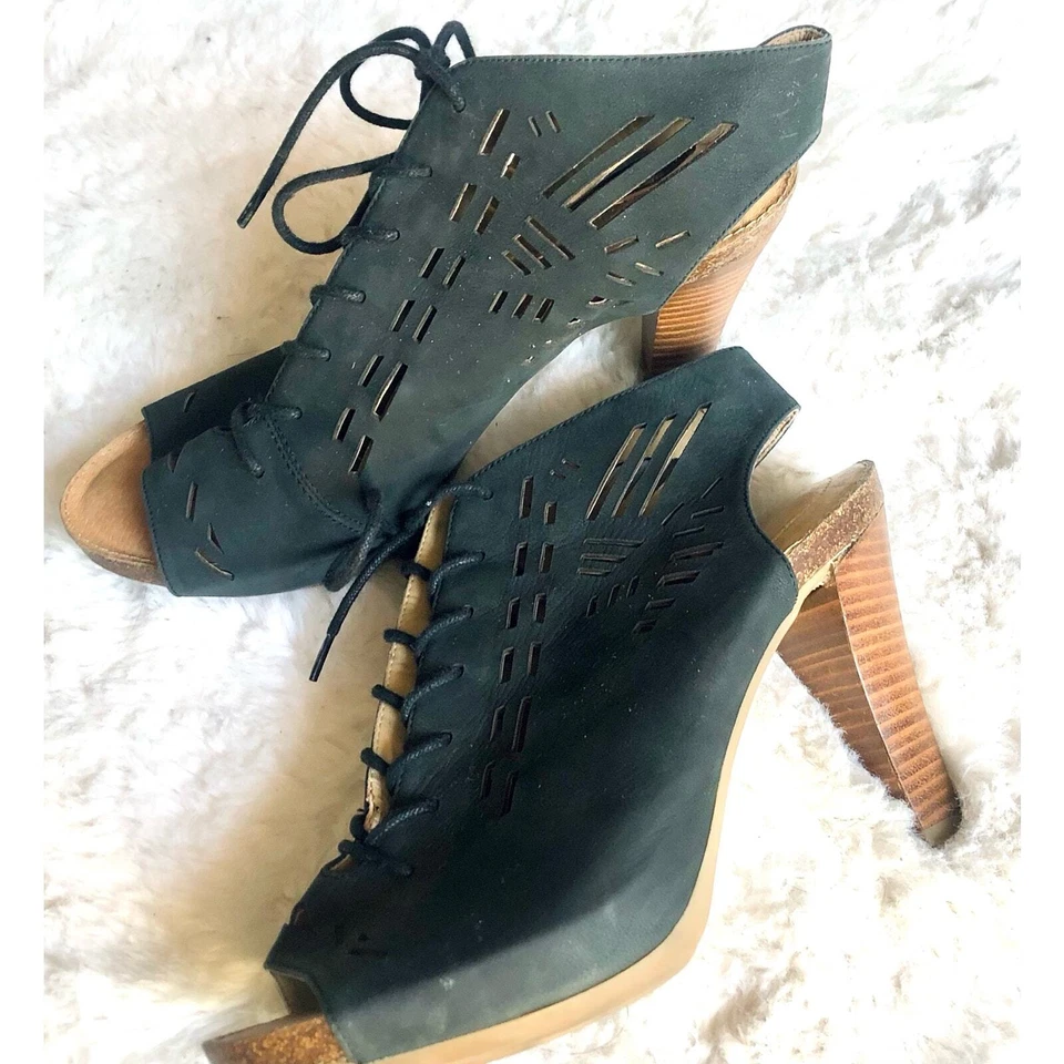 Zapatos de tacón abierto de gamuza negra Adam Tucker. Talla 9 Foto 4 de 4