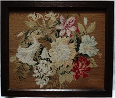 MAŁA POŁOWA 19 WIEKU NEEDLEPOINT Z WIĄZANEGO KWIATOWEGO SPRAYU - ok. 1860