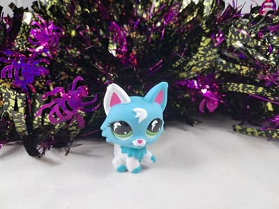 Littlest Pet Shop Turquoise  White Accented Persian Wolf Cat G7 #469 Green Eyes 