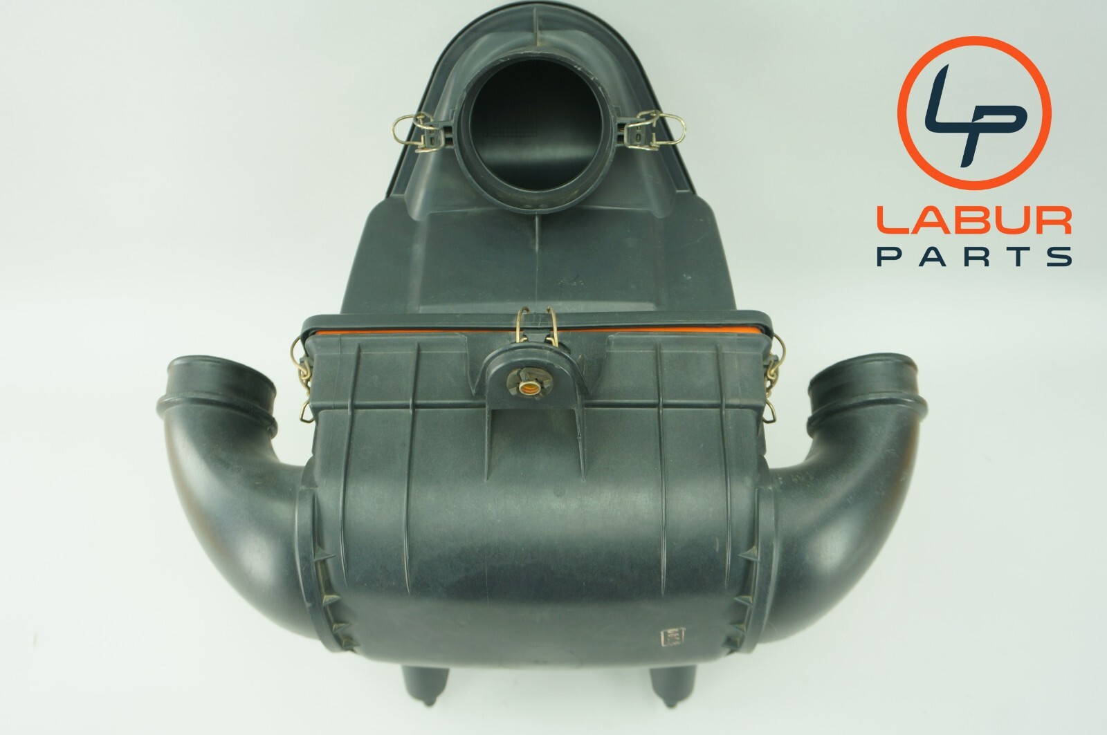 M139 05-07 Maserati Quattroporte Air Intake Cleaner Filter Housing Z4563