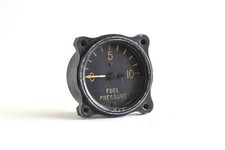 VINTAGE A.C. U.S. ARMY FUEL PRESSURE GAUGE  TYPE C-4  P/N AN 5516 U.S. GAUGE CO.