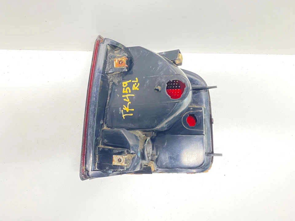 94-03 ISUZU HOMBRE LUZ TRASERA IZQUIERDA LADO CONDUCTOR LUZ TRASERA CON BISEL OEM, 16516093 Foto 4 de 4