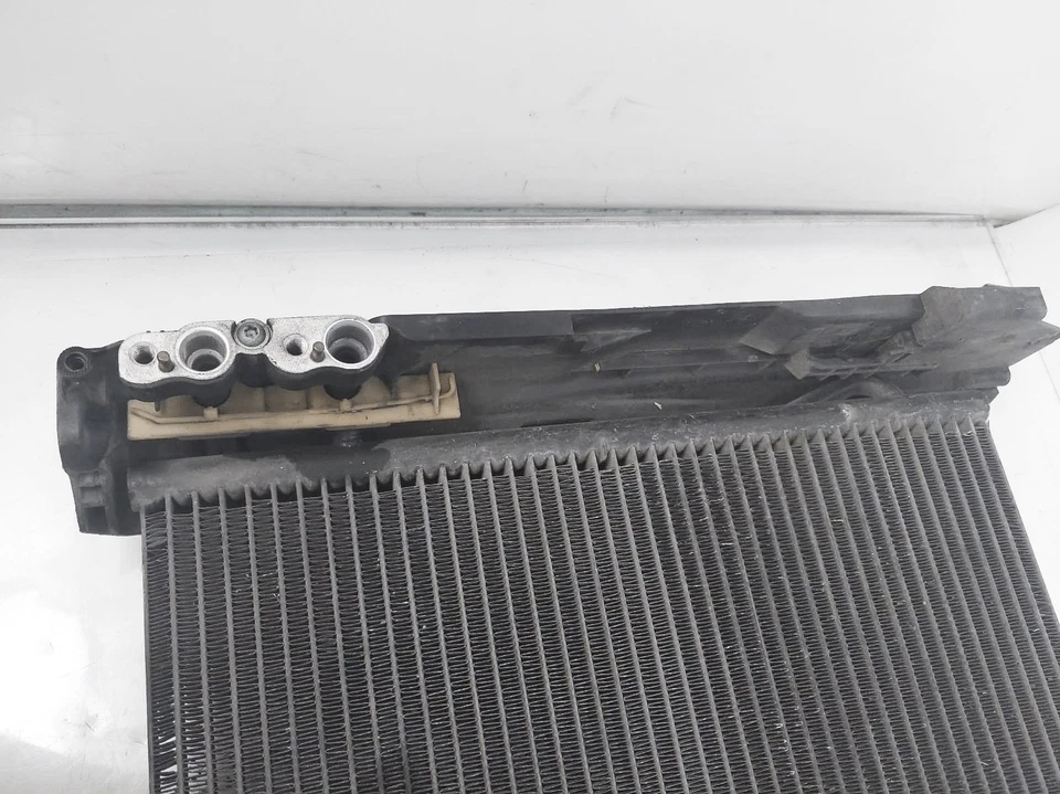 2006 Bmw 330I Ac A/C Air Conditioning Condenser 64-53-9-229-022 - Image 4 of 4