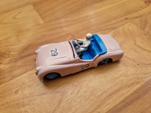 VINTAGE DINKY TOYS 111 TRIUMPH TR2 SPORTS CAR NICE REPAINT RESTORATION + BOX - Picture 2 of 5