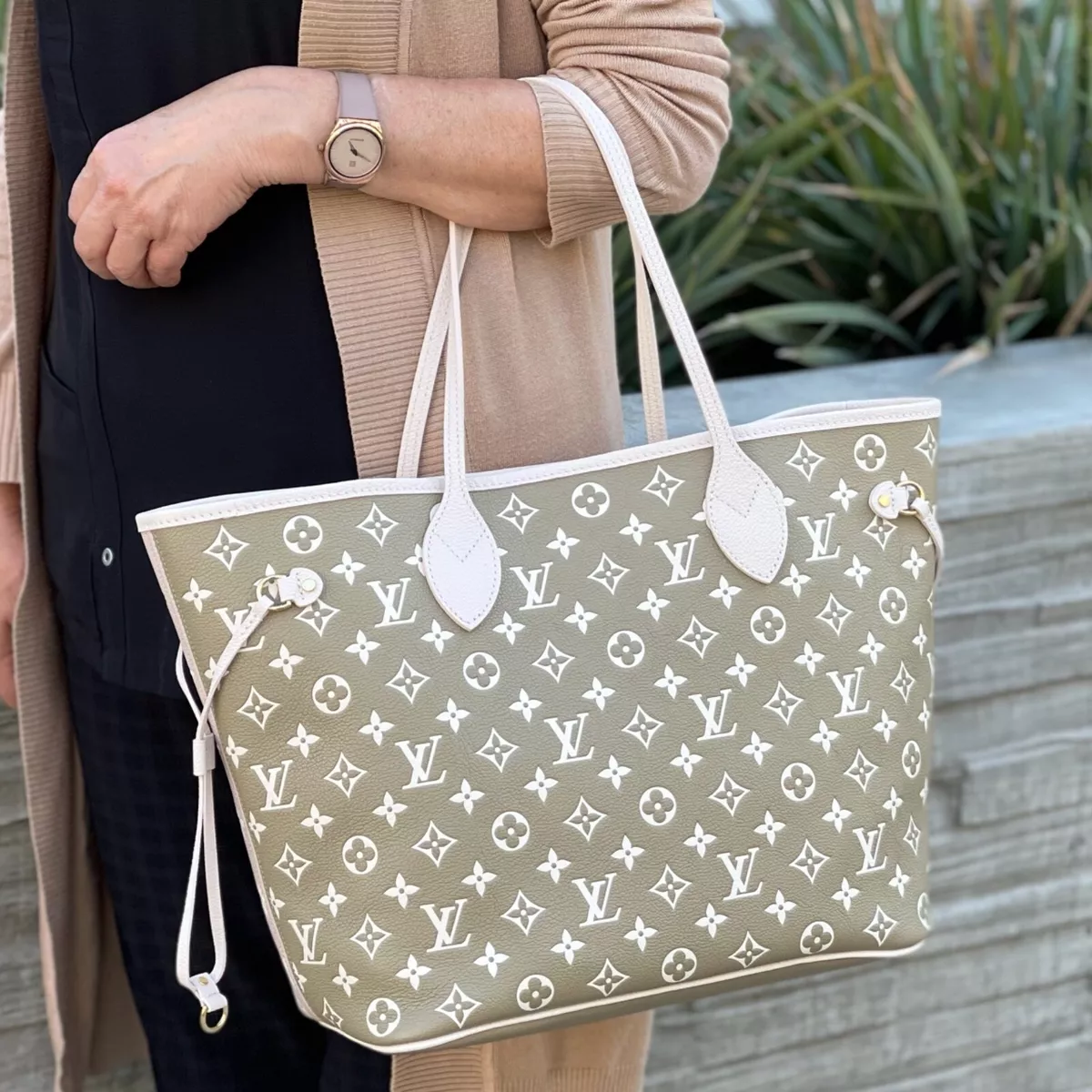 Louis Vuitton Neverfull MM Tote Bag Printed And Embossed Grained