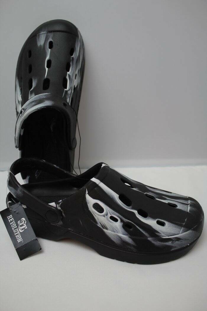 NEW Mens Water Shoes Medium 10 Black White Slip On Clogs Sandals Beach Pool