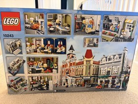 LEGO Creator Expert: Parisian Restaurant (10243)