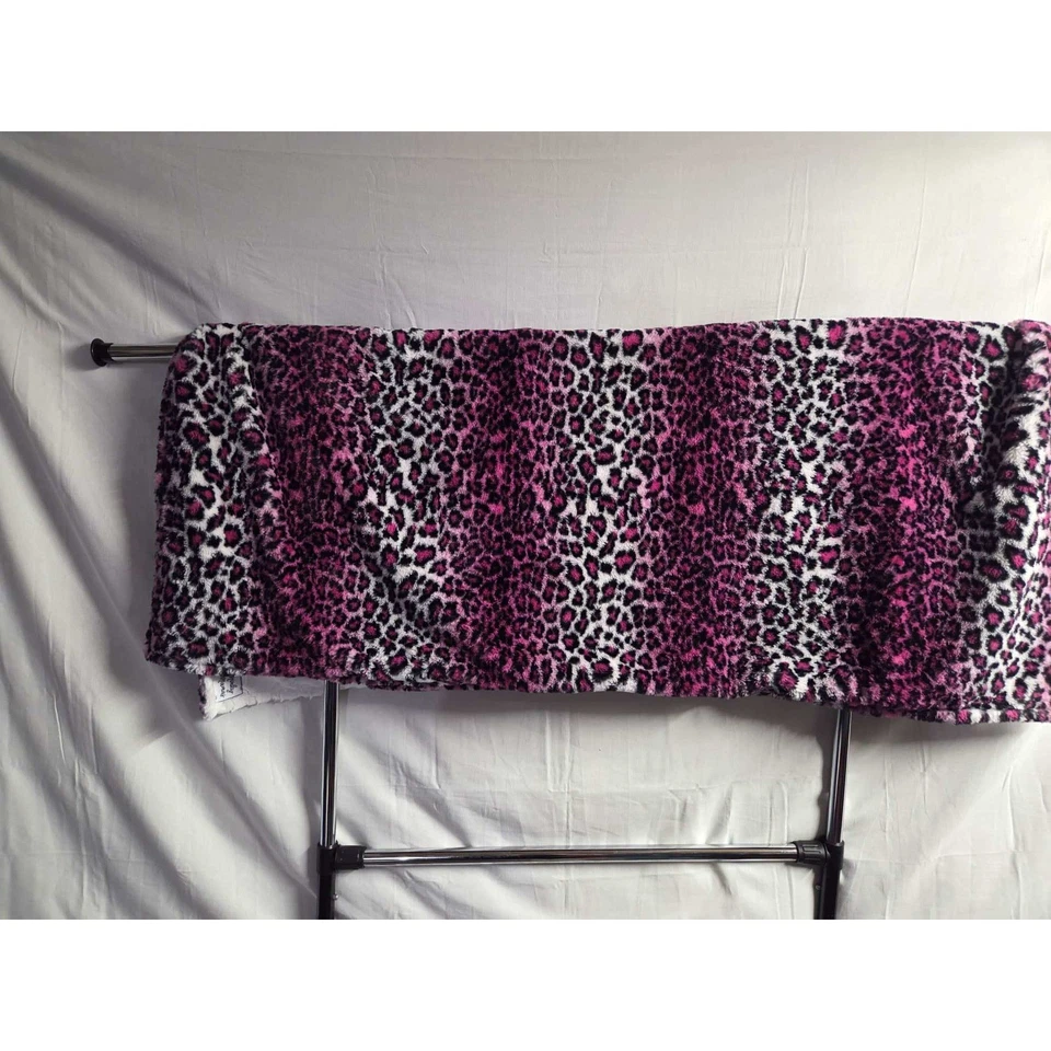 Minky Mama 拼布 Minky 毛毯 46x57 紫色白色豹毛绒柔软 — 第 2/4 张图片