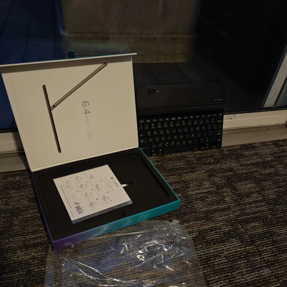 Logitech Magnetic Clip-On Ultra-thin Bluetooth Keyboard Case iPad Air Space Grey - Image 4 of 4