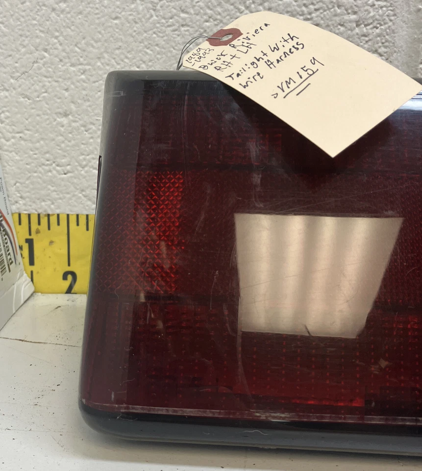 Used OEM GM RH/LH Taillights W/Wire Harness 1989-93 Buick Riviera (SVM159) - Image 4 of 4