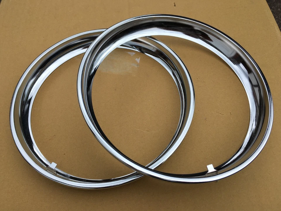 TRIUMPH TR3A TR4A NUEVO FARO CROMADO LLANTAS CLIP EN X 2 (PUBLICACIÓN GRATUITA EN REINO UNIDO) Foto 2 de 3