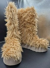 UGG FLUFF MOMMA SUGAR OAT TAN FAUX FUR PLATFORM BOOTS SIZE US 7 WOMEN PREOWNED 