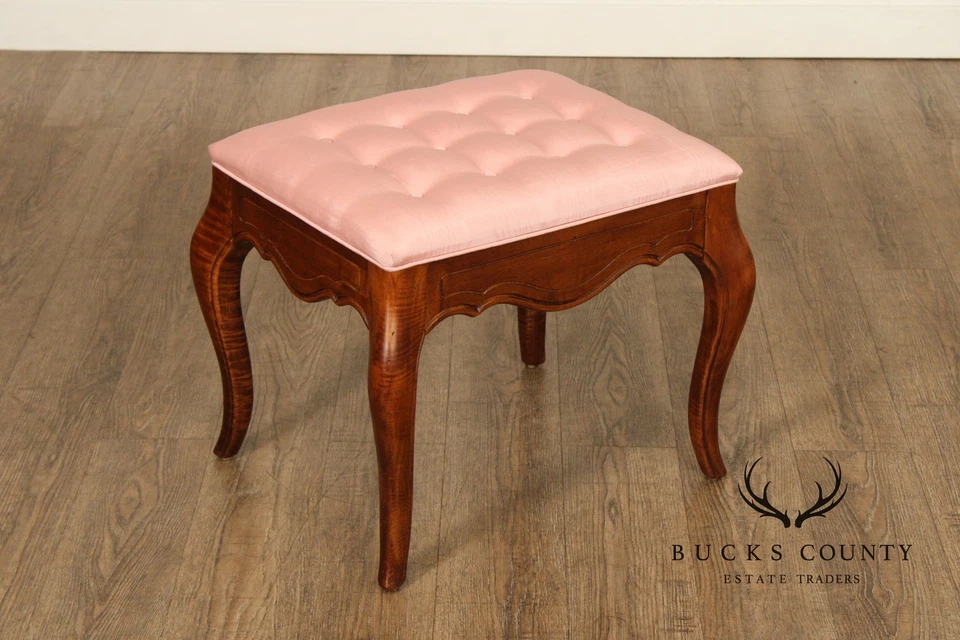 Par de bancos estilo country francés Ethan Allen Foto 3 de 4