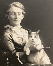 RARE RPPC WOMAN HOLDING PET CAT KITTEN VINTAGE POSTCARD ANTIQUE