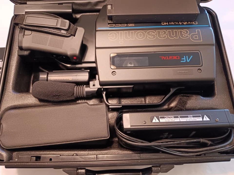 Panasonic OmniMovie VHS AF/Video Camcorder, PV-520D, Tested.... - Image 2 of 4