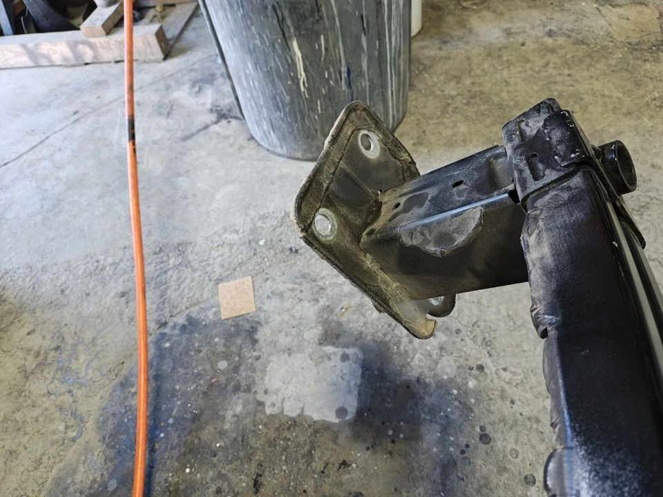 Barra de refuerzo de parachoques trasero Chevrolet Trailblazer 2021-2024 OEM Foto 4 de 4