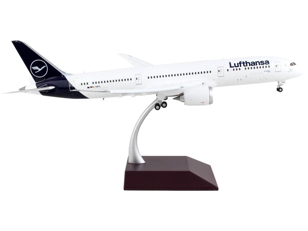 BOEING 787-9 AIRCRAFT W/FLAPS DOWN 