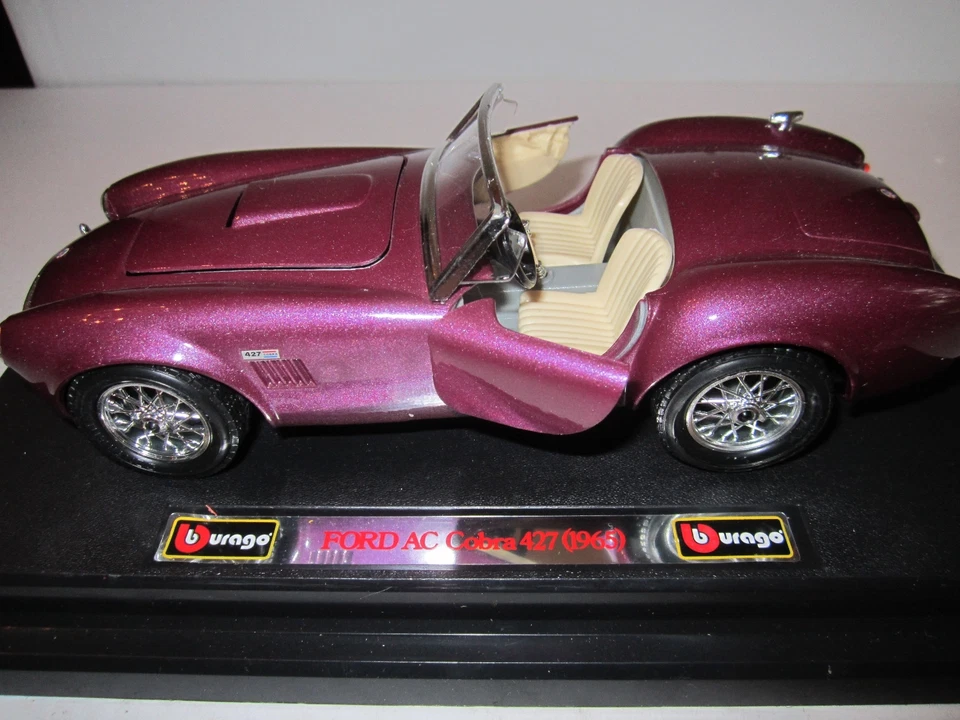 CARRO FUNDIDO A PRESIÓN BURAGO PÚRPURA (1965) FORD AC COBRA 427 - 1:24 - 7" - METAL - EXCELENTE Foto 2 de 2